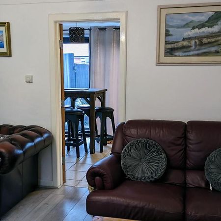 Summerhill, Wrexham - Key Worker Friendly エクステリア 写真