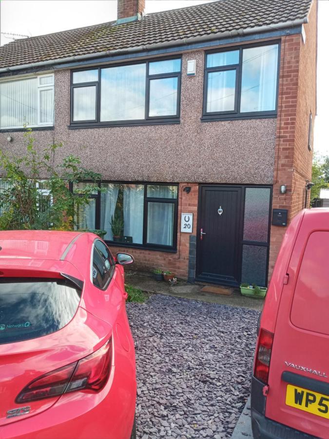 Summerhill, Wrexham - Key Worker Friendly エクステリア 写真