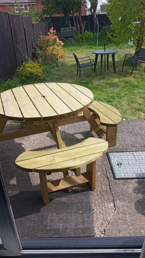 Summerhill, Wrexham - Key Worker Friendly エクステリア 写真