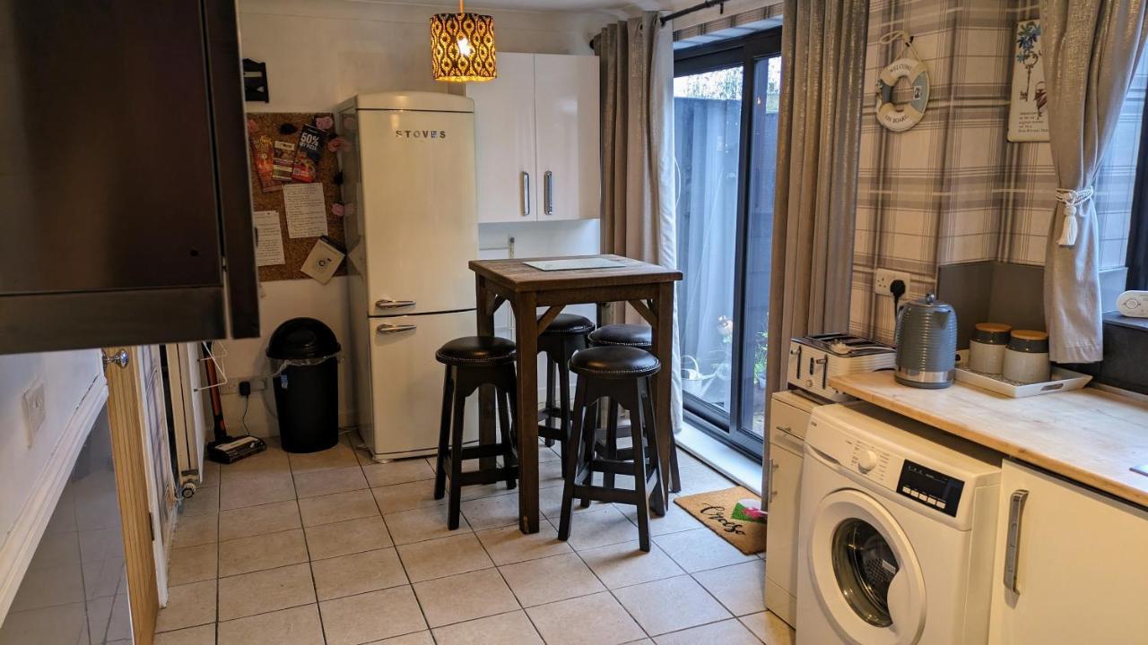 Summerhill, Wrexham - Key Worker Friendly エクステリア 写真