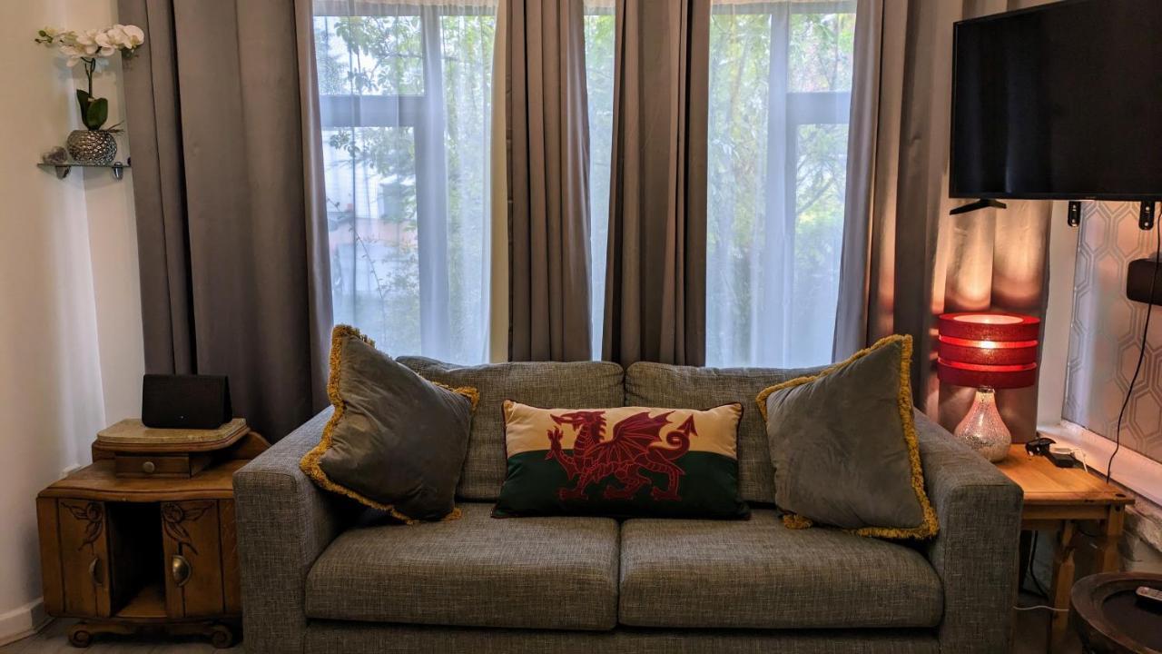 Summerhill, Wrexham - Key Worker Friendly エクステリア 写真